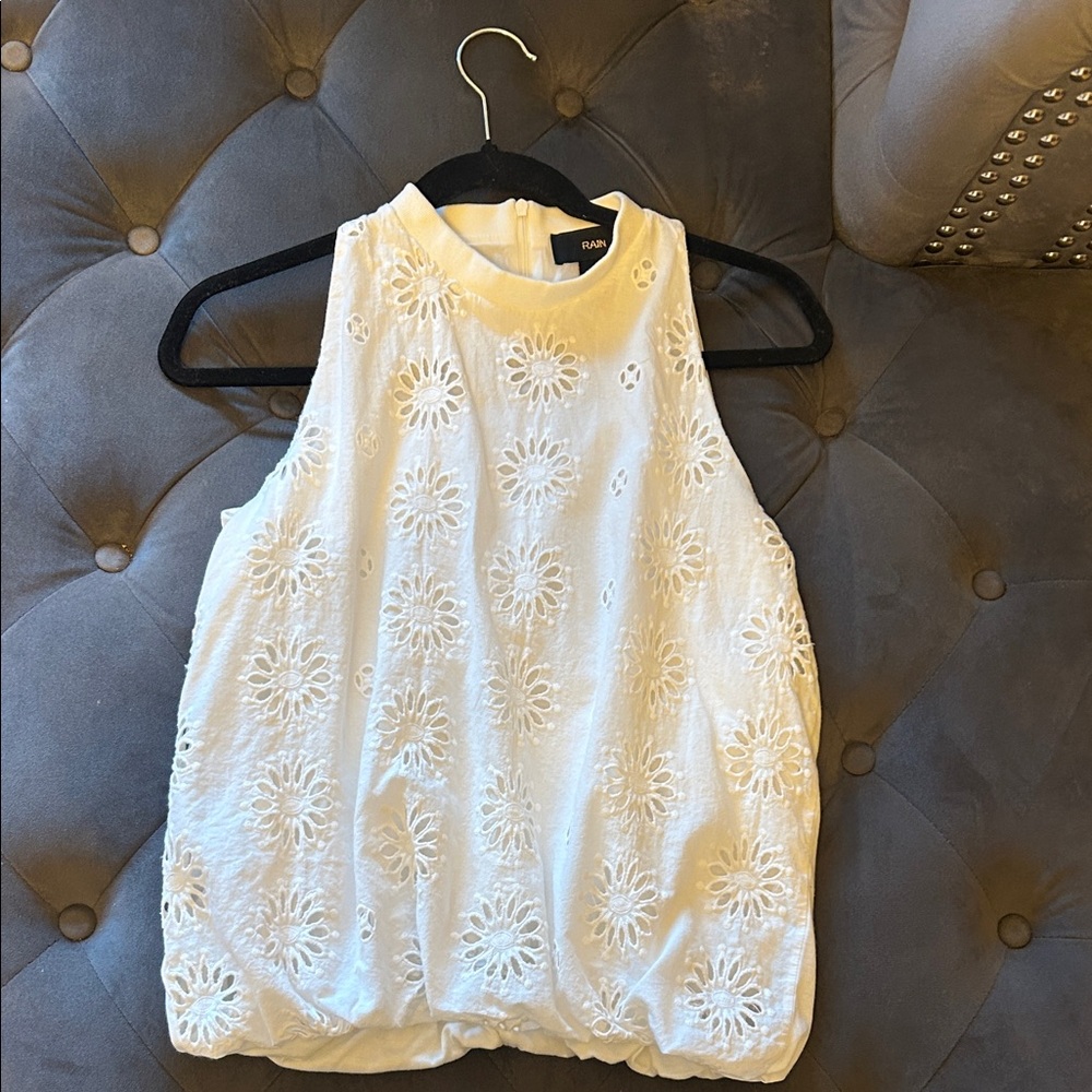 100% Cotton White Floral Sleeveless Blouse Soft Cut out Embroidered